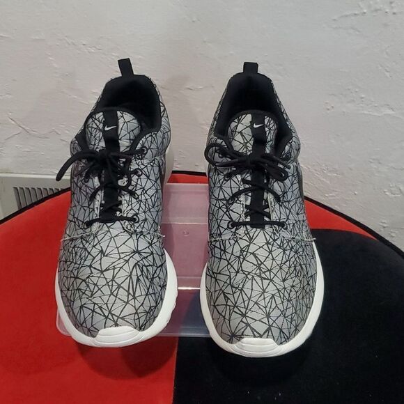 Nike Roshe Run GPX Geometric in Black & Silver Size 11 - Picture 3 of 11